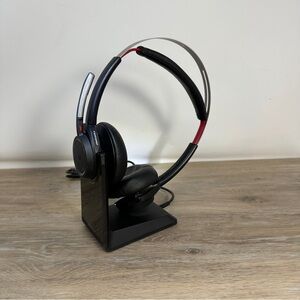 Genuine Plantronics 203079-101 Charging Stand and Headset - Tested